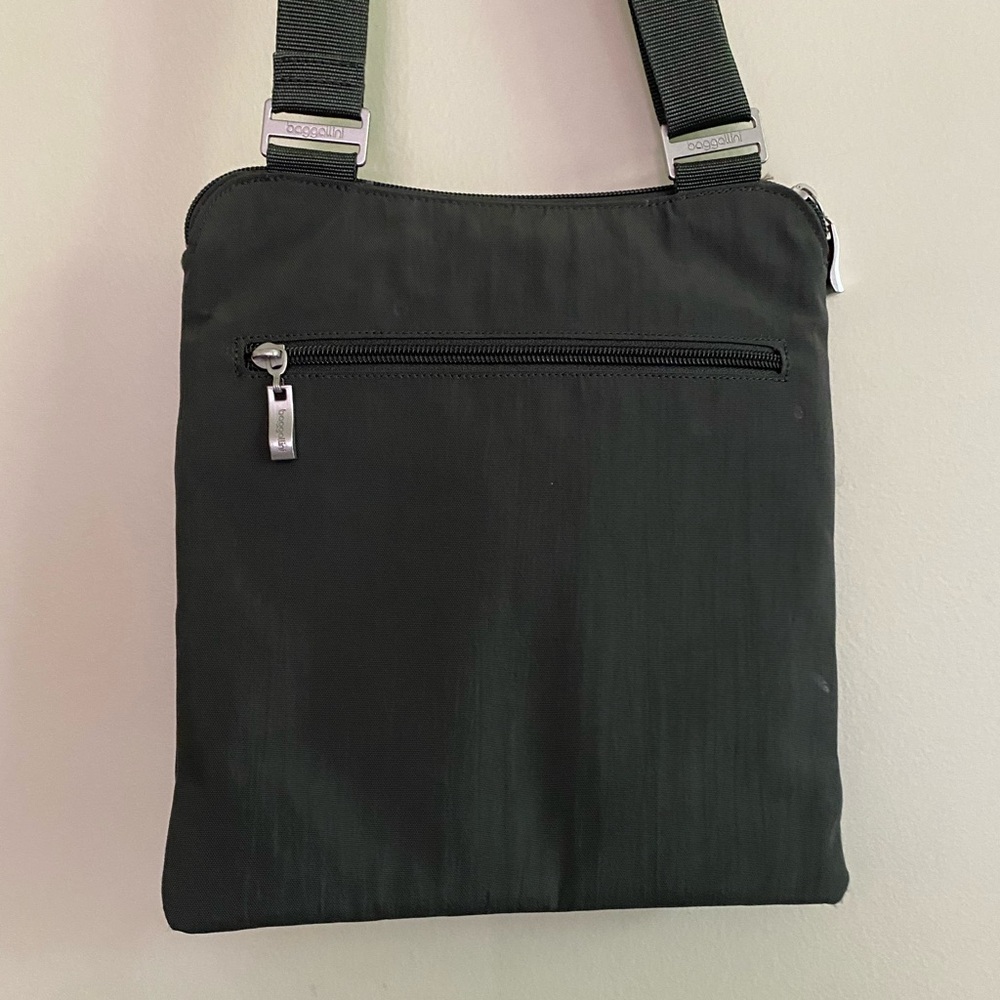 Baggallini Crossbody Bag and Pouch - Picture 2 of 5
